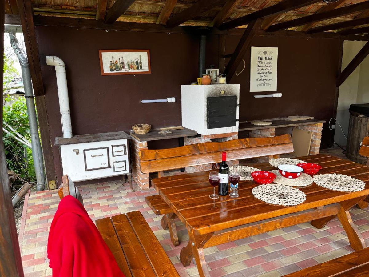 Appartement Poettyoesotthon Vendeghaz à Tiszabábolna Extérieur photo