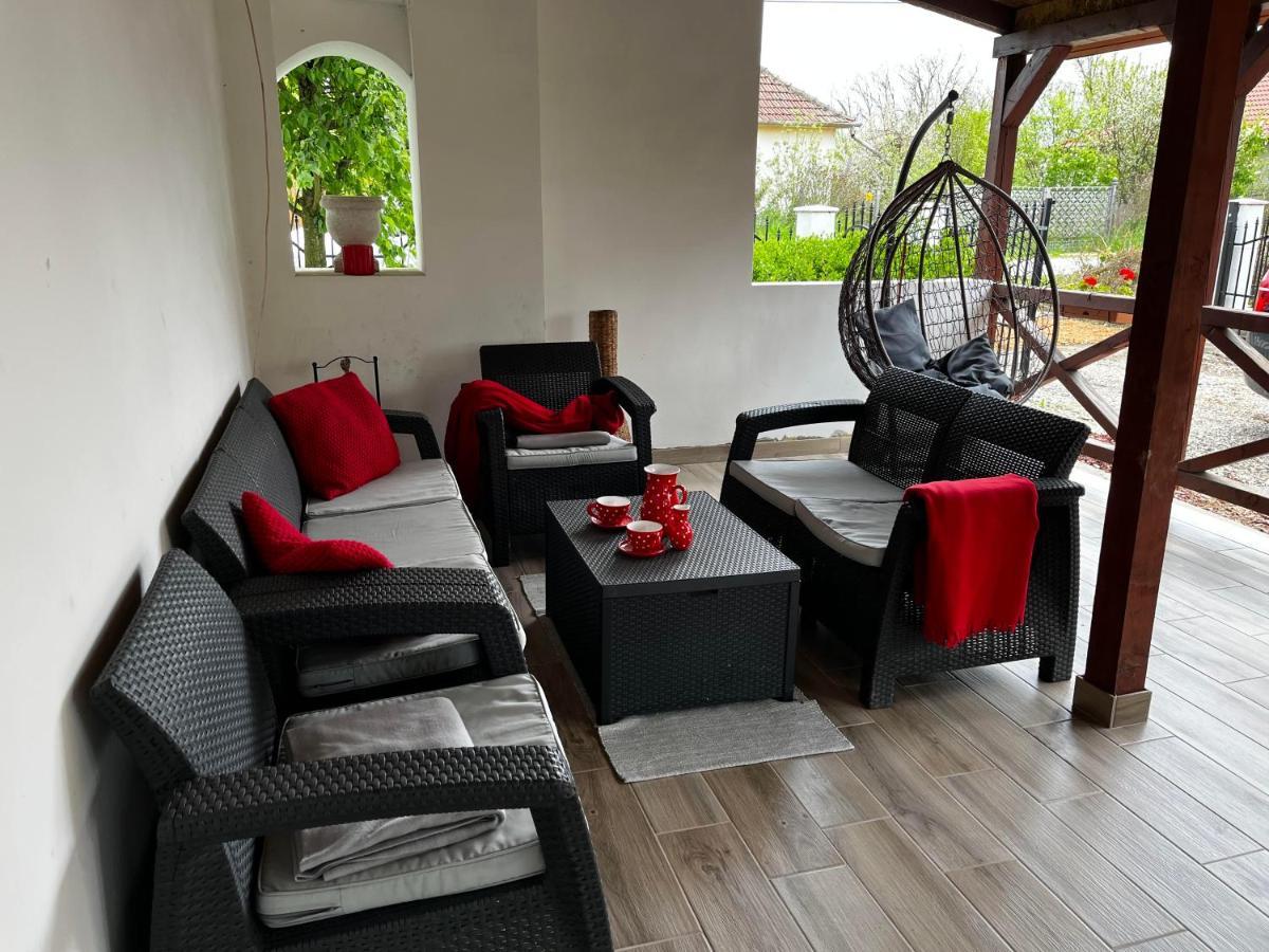 Appartement Poettyoesotthon Vendeghaz à Tiszabábolna Extérieur photo