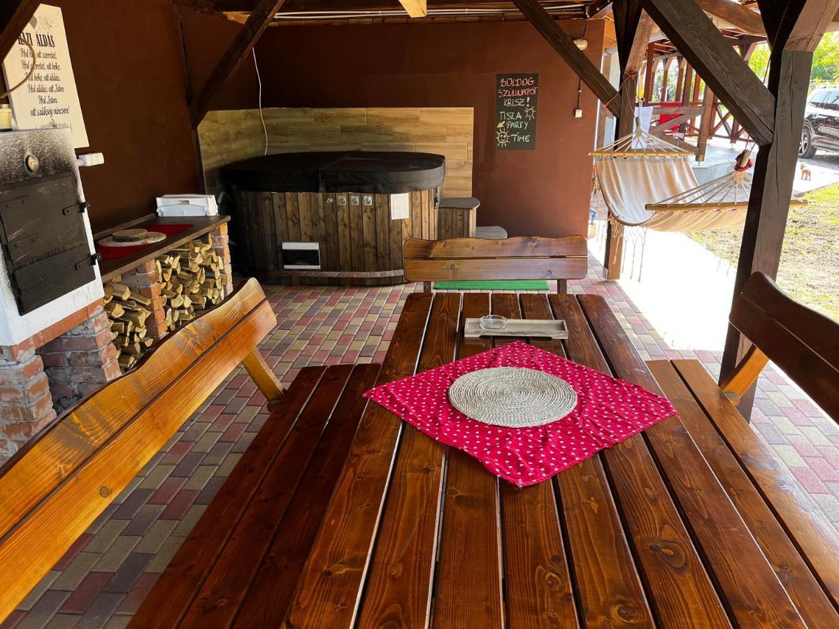 Appartement Poettyoesotthon Vendeghaz à Tiszabábolna Extérieur photo